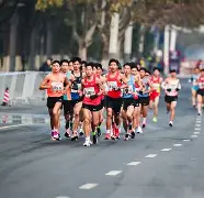  马拉松超级杯上演强强对话，闽南猎隼队强势反弹江畔银狐队，团队配合流畅；定海神针仍在