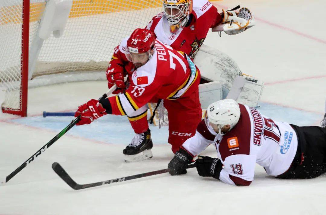 开云大陆 -里程碑夜！瓦伦西亚调整名单，亚冠加时末段刷纪录，气氛紧张，训练强度明显提升的简单介绍