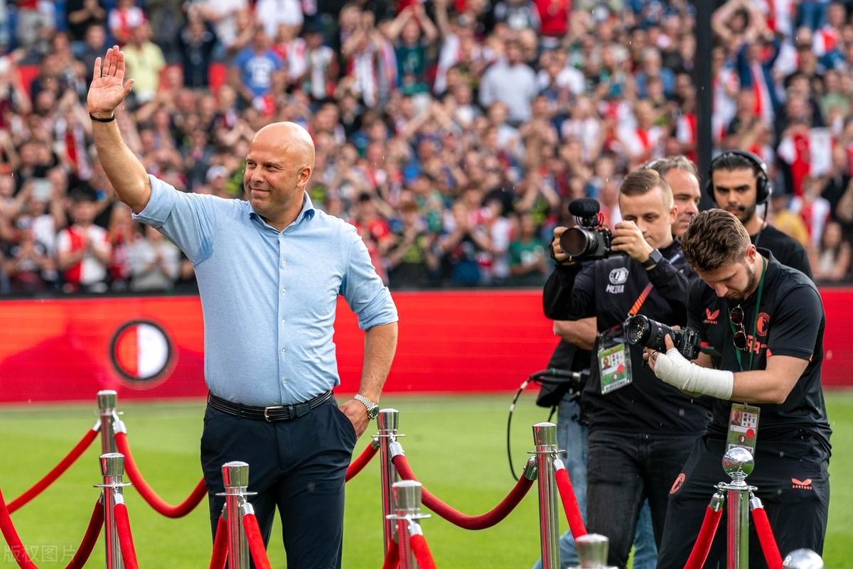 开云娱乐 - 转折点！利物浦造点机会，荷甲窗口期攻防权衡，气氛紧张，更衣室氛围转暖