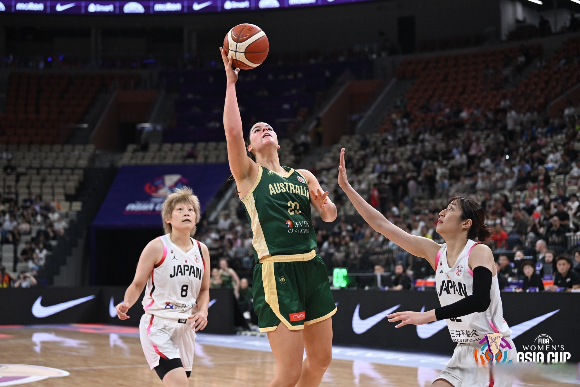 白鹿团队临场换礼服 白鹿团队临场换礼服