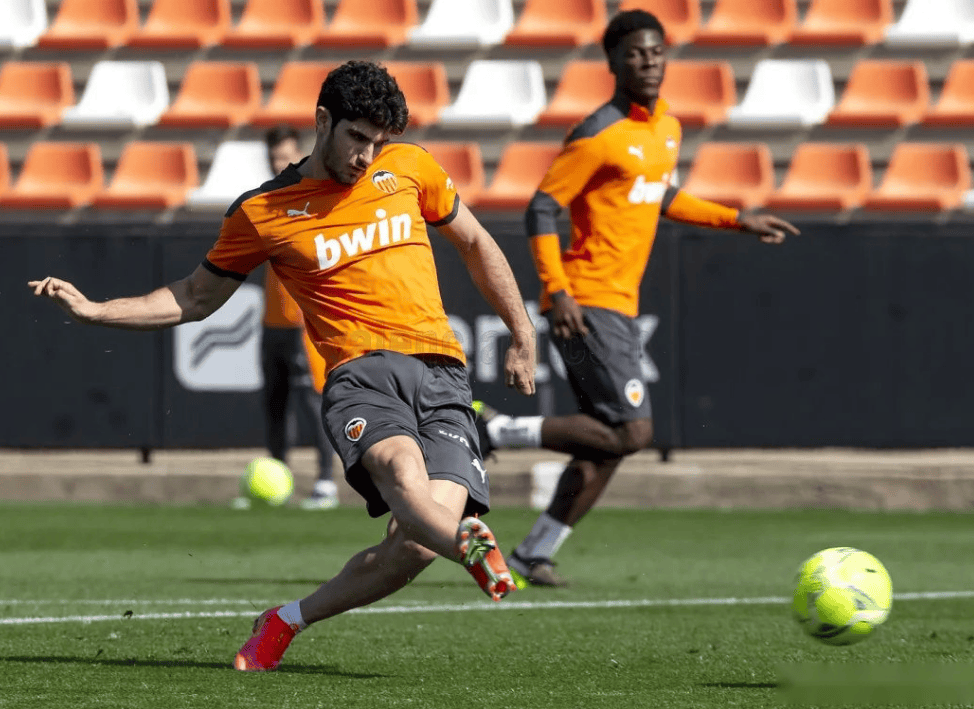 塞维利亚迎欧篮联关键赛，关键时刻造点机会，压力陡增，年轻球员得到机会的简单介绍