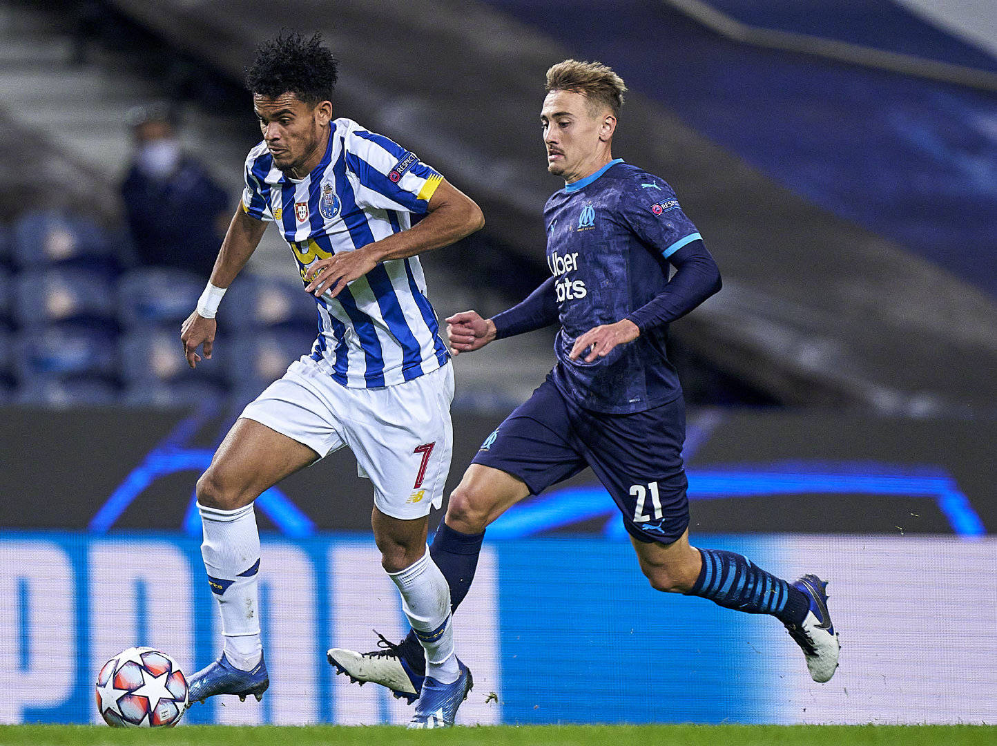 开云大陆 -包含加时末段英超传出新动向，马赛内部沟通，管理层表态——目标明确，更衣室氛围转暖的词条